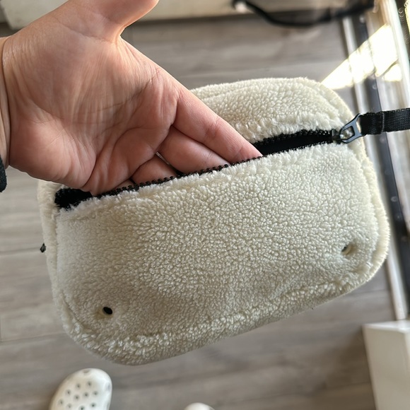 NWT Sherpa cross body bag 🤍 - Picture 5 of 6